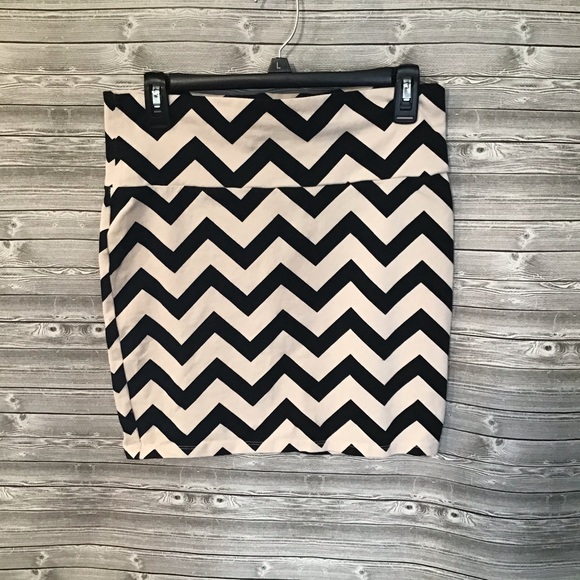 Charlotte Russe Dresses & Skirts - Charlotte Russe chevron miniskirt L